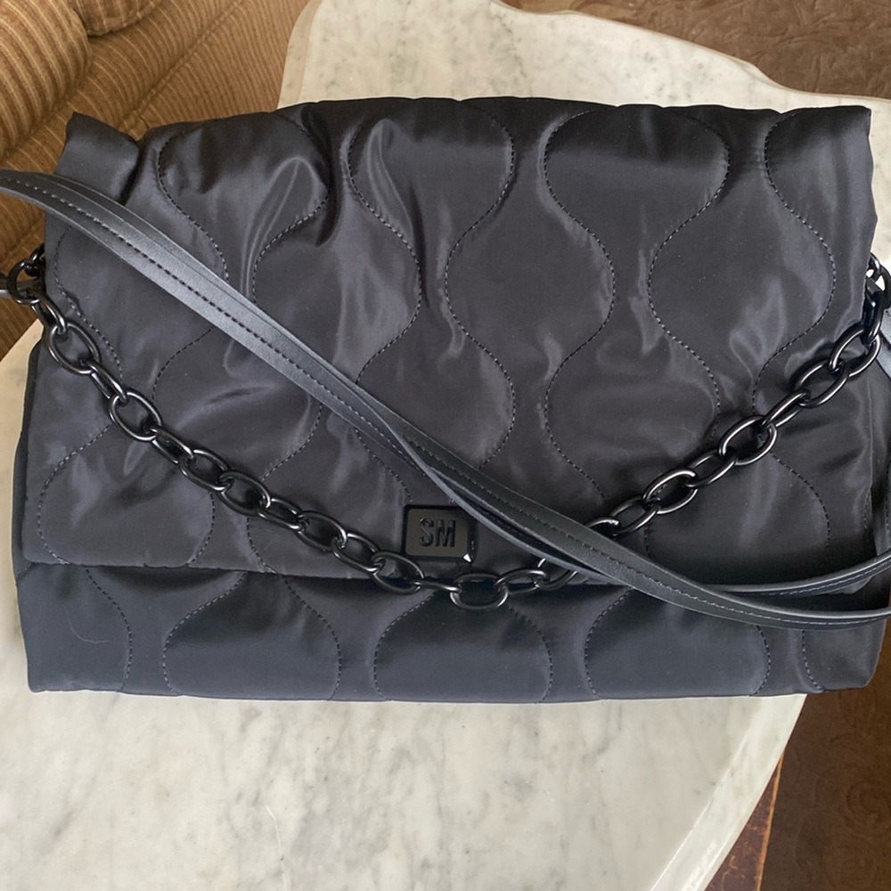 Super Spacious Lightweight Quilted Shoulder Bag W/ Chain Detail EUC
